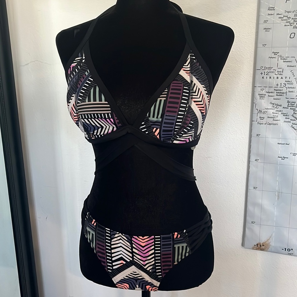 Victoria’s Secret pink bikini size large. Multicolor.